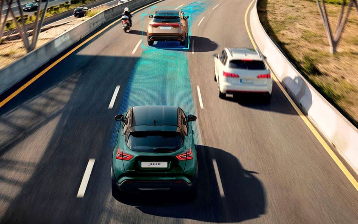 Інтелектуальна система екстреного гальмування (Intelligent Emergency Braking)